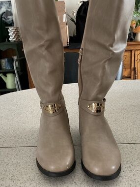 Guess boots Never worn